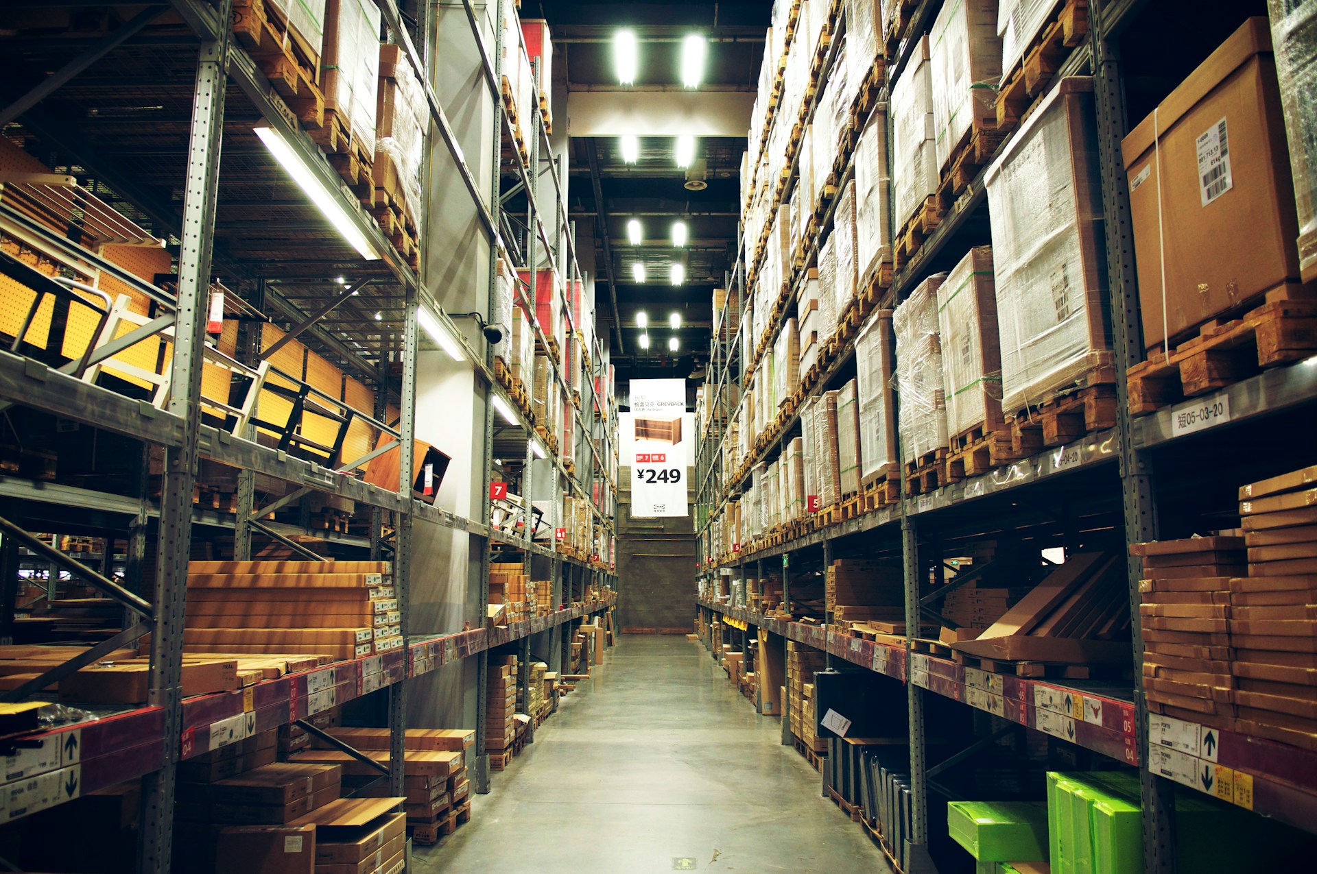 How to Use AI for Inventory Management in 2025